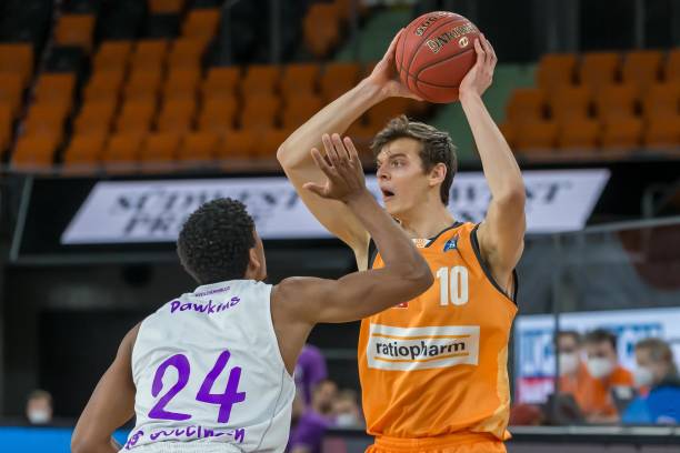 他不仅是 他不仅是